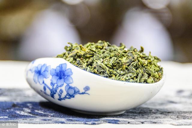 大红袍是红茶还是绿茶，大红袍属于什么茶红茶还是绿茶（它与乌龙茶有什么关系）