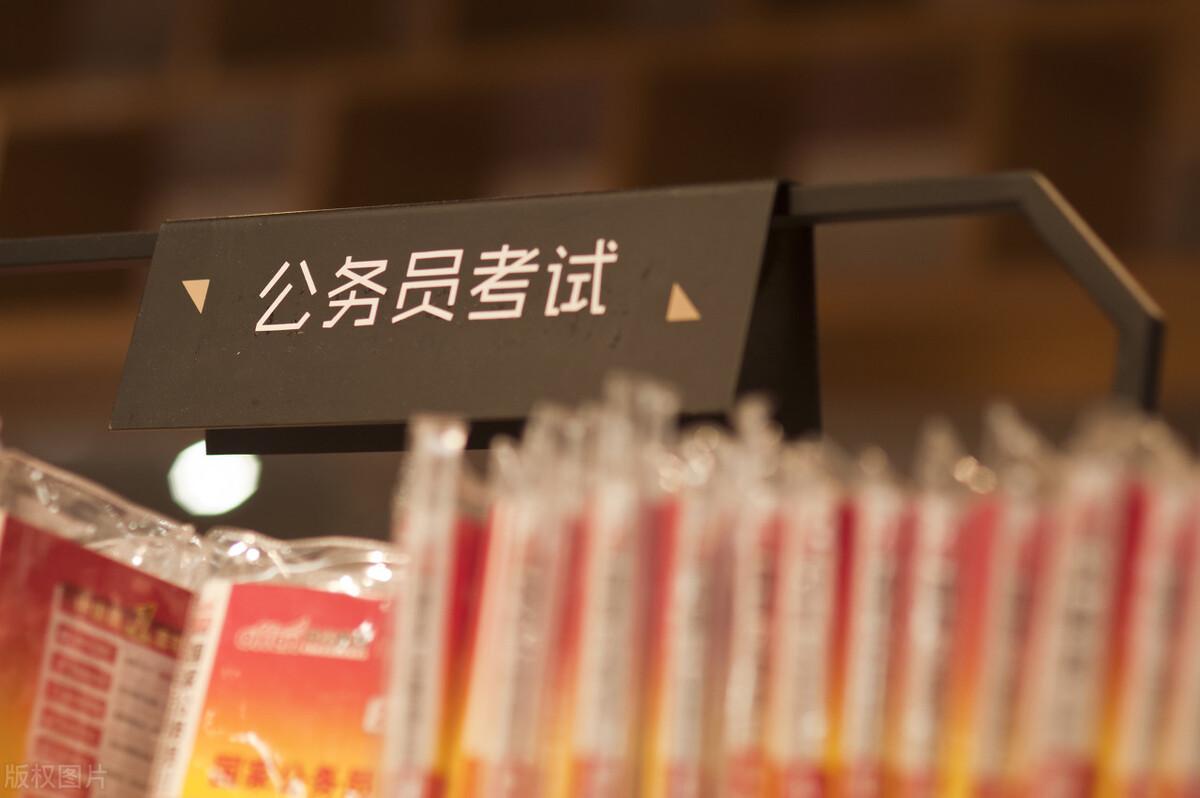 公务员年假(公务员年休假怎么算)
