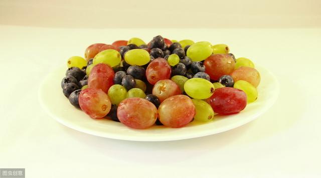 蓝莓葡萄的功效与作用，蓝莓葡萄的功效与作用禁忌（蘑菇、葡萄、蓝莓、香菜等防病功效盘点）