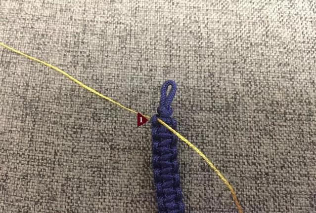 编绳手链的教程是什么，编绳手链的教程是什么样子的（一看就会的简约款手链）