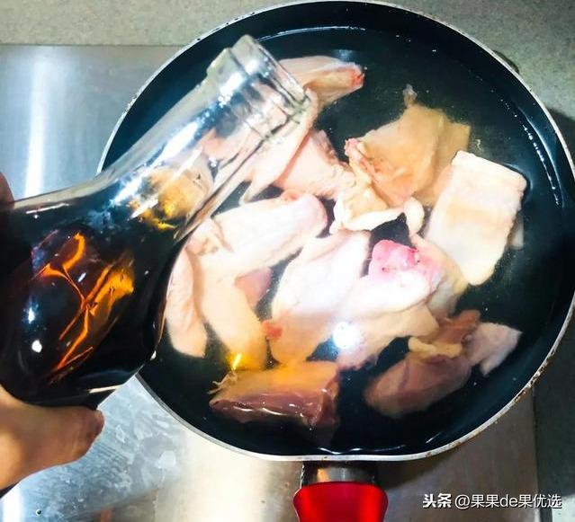 榴莲煲鸡汤的做法，正宗榴莲煲鸡汤的做法（营养好喝不上火）