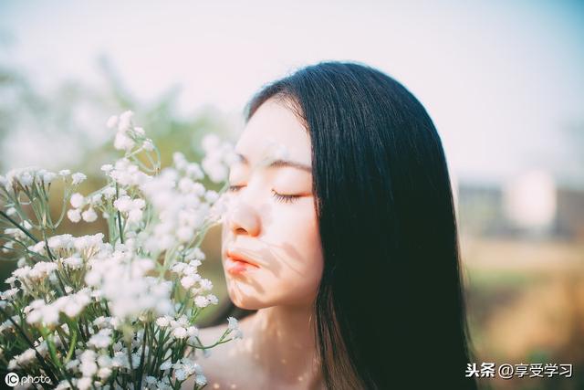 天蝎女喜欢一个人的表现，天蝎座女生喜欢一个人的表现（天蝎座女人爱你的表现）