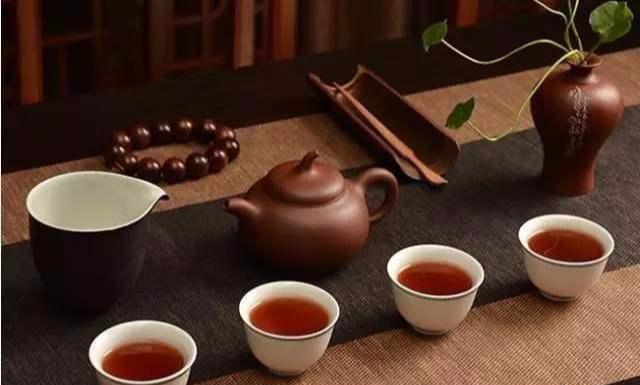 解酒喝什么茶，解酒喝什么茶养胃护肝（但要喝这种茶才不伤身）