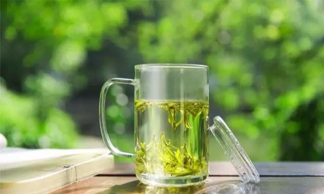 喝绿茶有什么功效和作用，绿茶的功效和作用有什么（我来教你喝绿茶的方法）