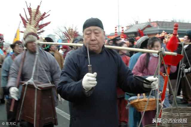 蓬头垢面的意思，蓬头垢面是什么意思（剃头挑子）