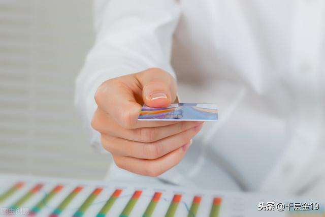 锁定一年期的基金可以赎回吗怎么操作，锁定一年期的基金可以赎回吗怎么操作啊？