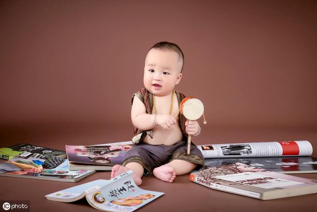 宝宝撕书怎么办，小孩子撕书怎么办（别急着阻止，做对这5步就对了）