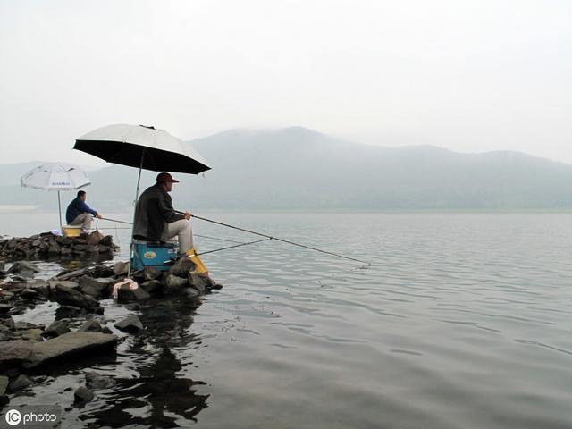 什么风向适合钓鱼，四季钓鱼应注意的风向（记住这几个风向选钓点）