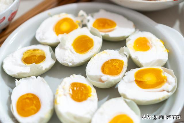 海鸭蛋的功效与作用，海鸭蛋的功效与作用、禁忌和食用方法（“海鸭蛋”和普通鸭蛋有啥区别）