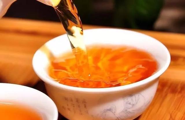 红茶的功效与作用及副作用，红茶的功效和副作用（冬天每天喝红茶的结果是什么呢）