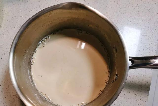 布丁奶茶怎么做，牛奶布丁怎么做简单又好吃（教你自制奶茶布丁）