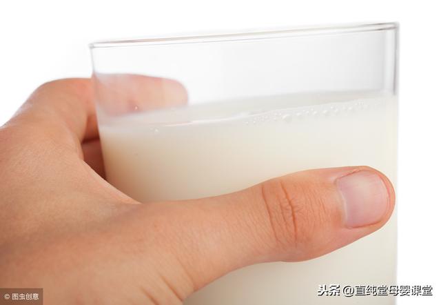 哺乳期如何用手指正确挤奶，哺乳期如何手动挤奶（母乳喂养的职场妈妈必学的挤奶小窍门）