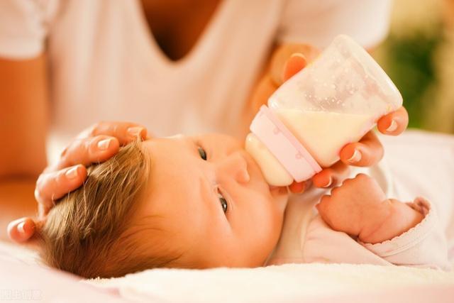 母乳和奶粉哪个好，母乳喂养好还是奶粉喂养好（育儿：母乳比奶粉好）