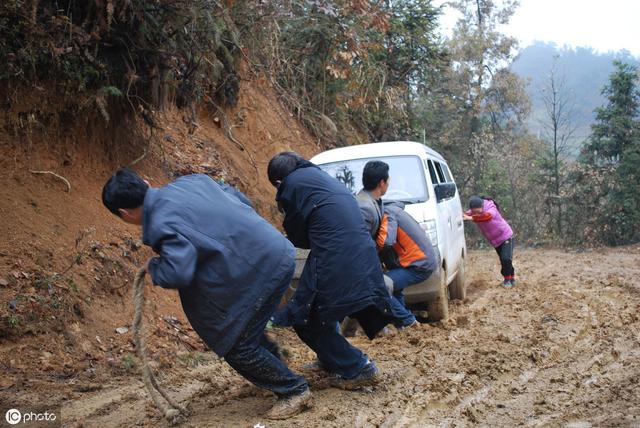 有雨山戴帽无雨半山腰的意思，有雨山戴帽无雨半山腰什么意思（民间俗语“星宿照烂土）