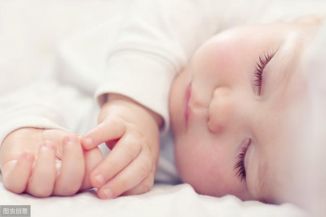 新生儿可以开空调睡觉吗，刚出生的新生儿可以吹空调吗（新生儿吹空调要注意哪些呢）