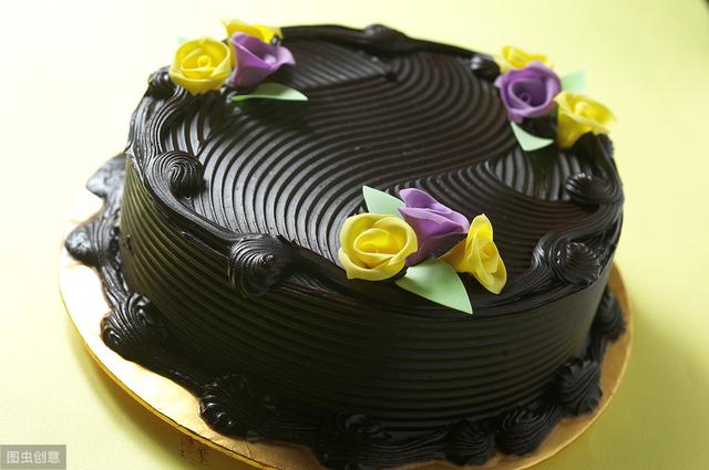 蛋糕上的生日祝福语,女朋友生日蛋糕上写什么好(儿子在蛋糕上写满祝福