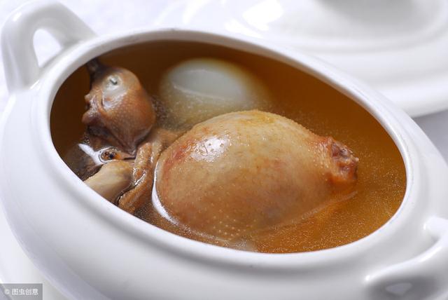乳鸽汤的功效与禁忌，鸽子杜仲汤的功效与作用（鸽子汤的功效与作用）
