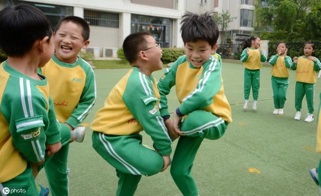 小学生六一游戏，小学六一儿童节游戏有哪些（58个幼儿园六一游园活动游戏）