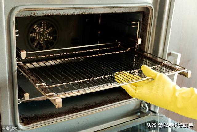 烤箱有股烧焦的味道，为什么新烤箱有股糊味（烤箱清洁保养有技巧）