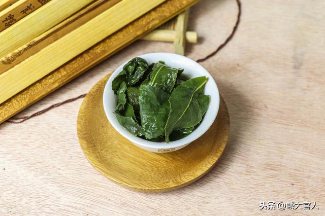 铁观音属于乌龙茶吗，铁观音是春茶好还是秋茶好（“乌龙茶”和“铁观音”有啥区别）