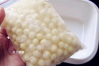 新鲜芡实怎么吃，带壳的新鲜芡实怎么吃（软糯糖水鸡头米）