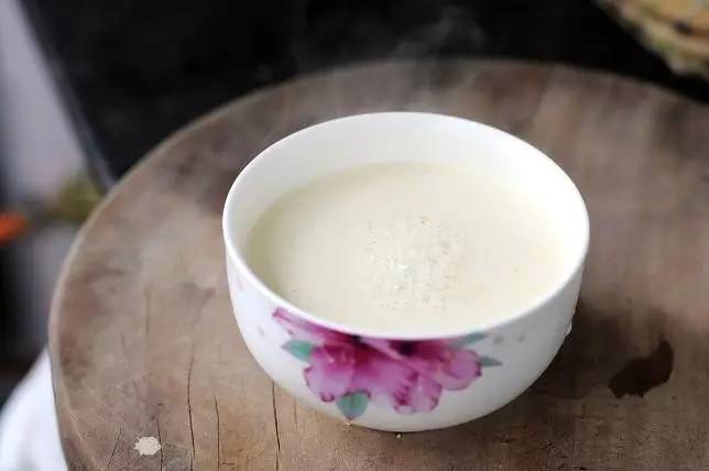 白莲须煲鸡蛋的做法及其功效与作用，莲须煲鸡蛋怎么煲（孕晚期清胎毒民间那些食疗方）