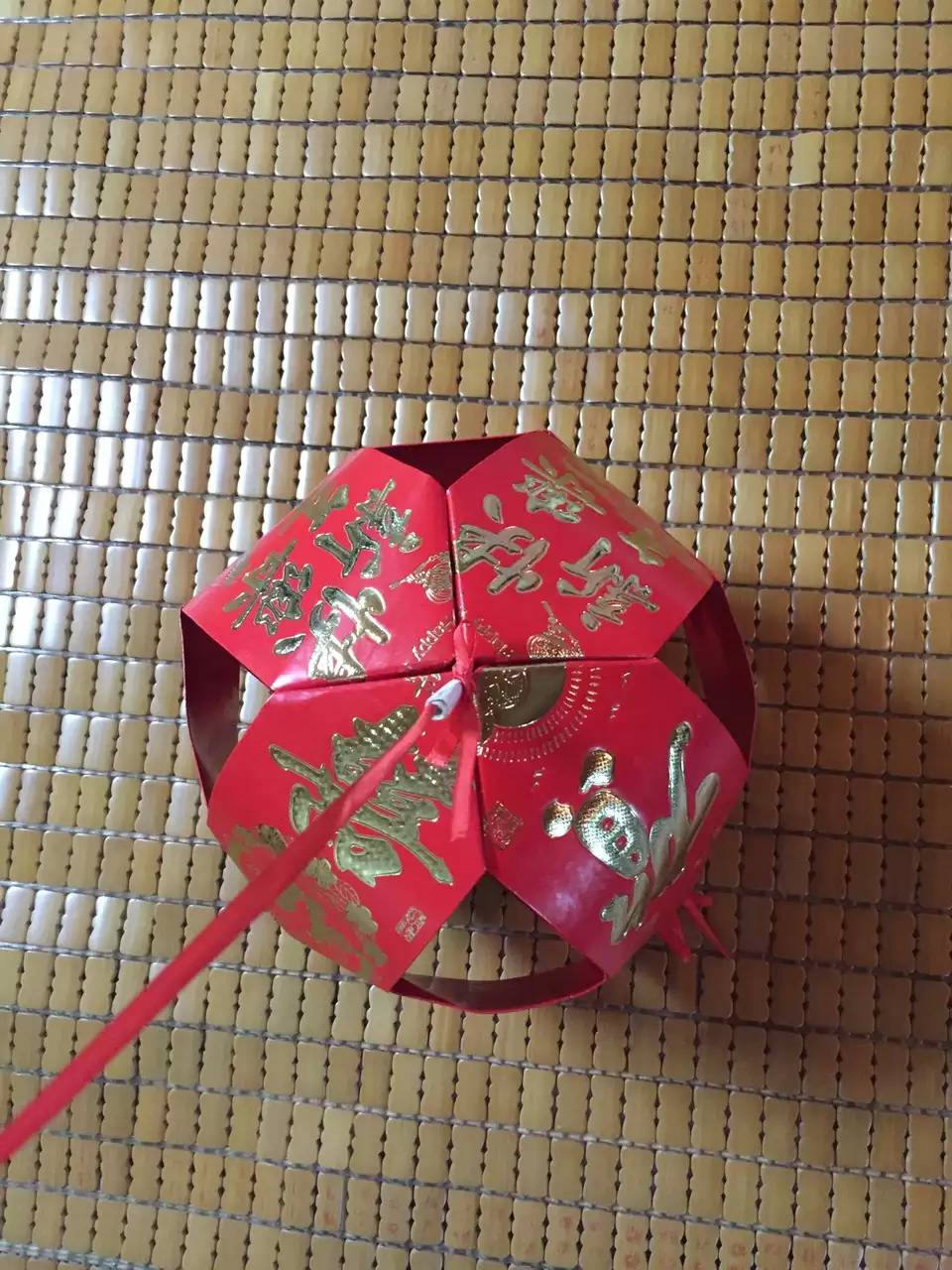 红包花灯制作方法，红包花灯制作方法大全（和孩子一起动手用红包做个漂亮的灯笼吧）
