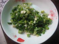 虾皮炒鸡蛋，虾皮蒸蛋怎么做（香葱虾皮煎蛋  补钙又美味）