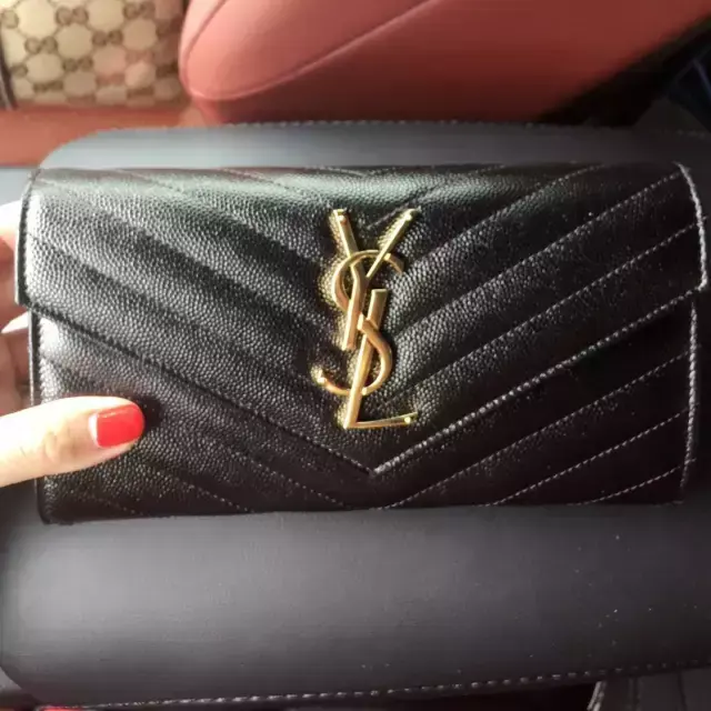 圣罗兰官网包包(女包十大奢侈品牌排行榜)