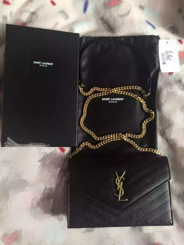 圣罗兰官网包包(女包十大奢侈品牌排行榜)