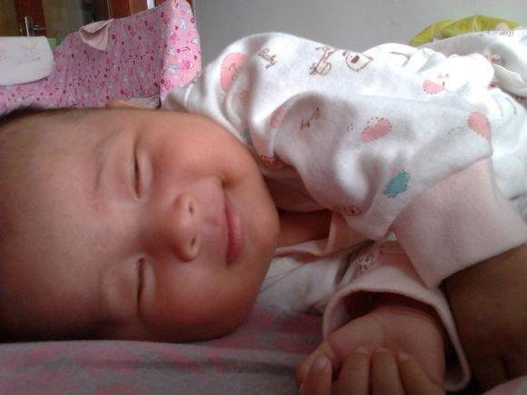 梦见笑是什么意思，梦见自己笑是什么意思（睡觉时笑，笑出声是有原因的）