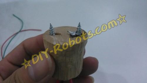 电棍防身会判刑吗，民用电棍防身犯法吗（教你制作的手工DIY防身电棍的详细步骤）