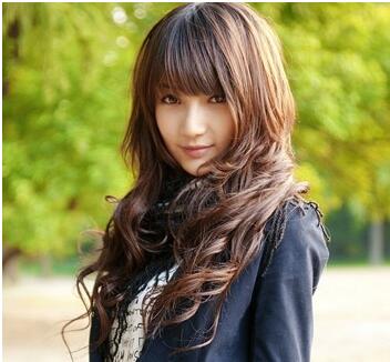 瓜子脸适合什么发型女，瓜子脸适合什么发型女生学生（40岁瓜子脸女性卷发）