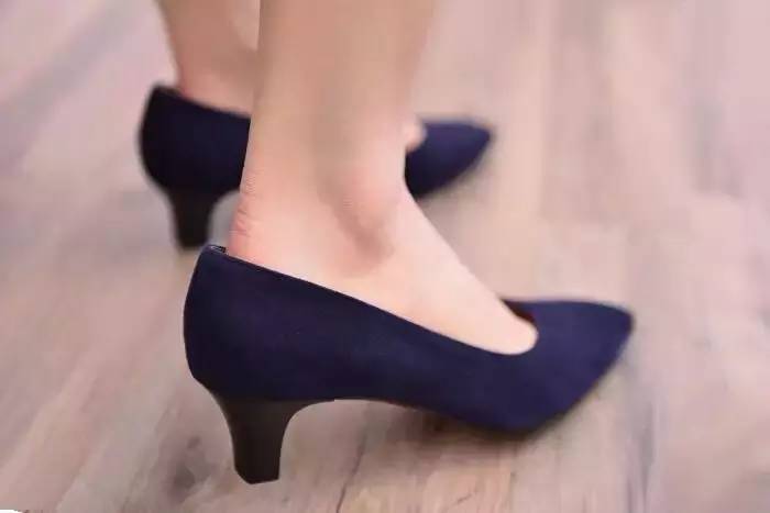 Achette雅氏女鞋怎样辨别真假，好看不磨脚、走路不累人的高跟鞋看这里