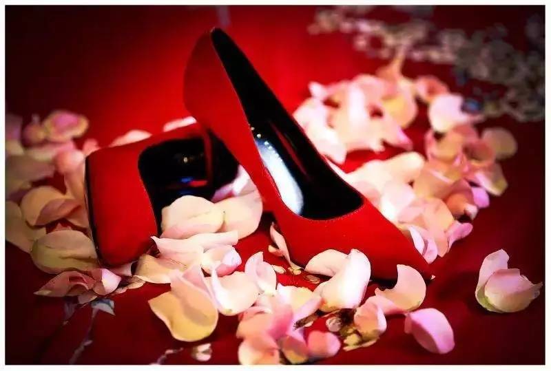 Achette雅氏女鞋怎样辨别真假，好看不磨脚、走路不累人的高跟鞋看这里