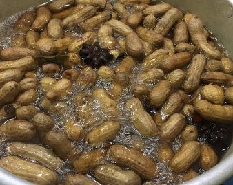 麻屋子红帐子白胖子分别指什么，麻屋子红帐子白胖子指的是什么（请问里面是什么美食）