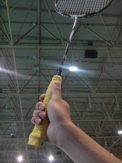 羽毛球握拍姿势图解法，羽毛球握拍姿势图解法虎口（羽毛球新手必备的6种握拍方法）