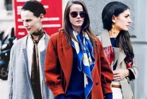 小方丝巾的系法图解，小方丝巾的18种系法（如何搭配丝巾？一篇看完就够了）