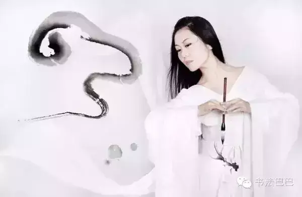 孩子先学硬笔还是毛笔，儿童先练硬笔还是毛笔（学书法先学毛笔还是先学硬笔好呢）