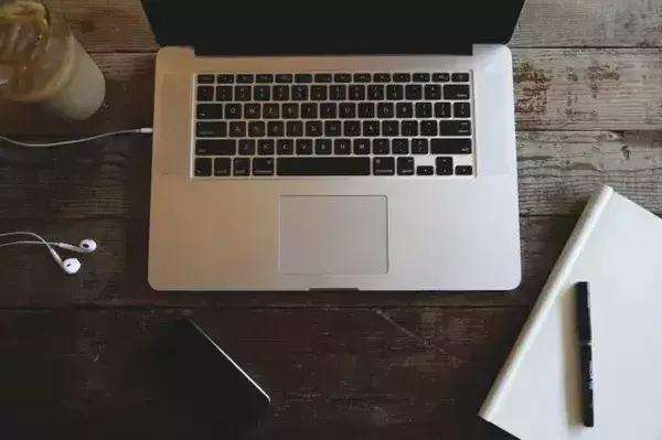 乐心智能手环官网网址，但是用手机多点触控进行交互的