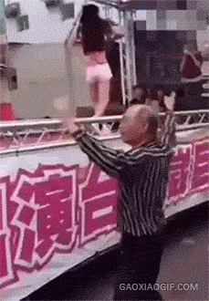 踩狗屎是什么征兆，做梦梦到踩狗屎是什么征兆（有时候踩到狗屎了）