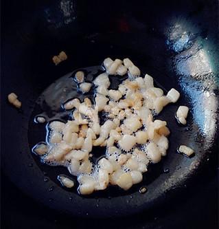 萝卜缨素馅包子的做法窍门，萝卜缨儿馅包子的做法（萝卜缨<萝卜叶>馅烫面包子）