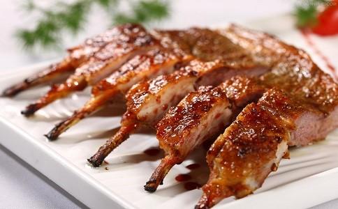 一个鸭腿的热量是多少，100克鸭腿的热量（烧鸭可以减肥吗 烧鸭的热量）