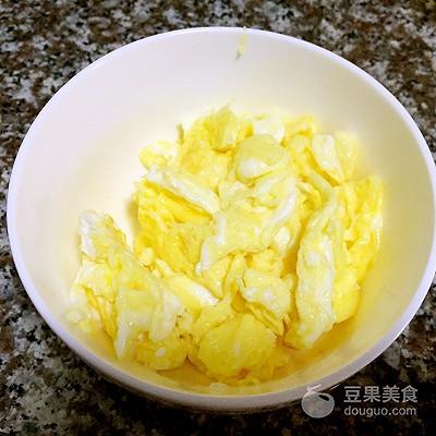韭黄炒蛋最正宗的做法，韭黄炒鸡蛋的做法