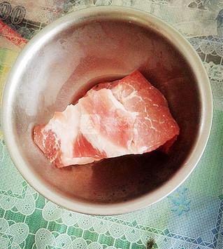 萝卜缨素馅包子的做法窍门，萝卜缨儿馅包子的做法（萝卜缨<萝卜叶>馅烫面包子）