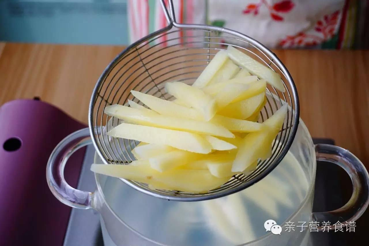 一岁宝宝薯条做法 健康辅食烤薯条最简单做法，一岁宝宝薯条做法（这样给宝宝做薯条好吃又健康）