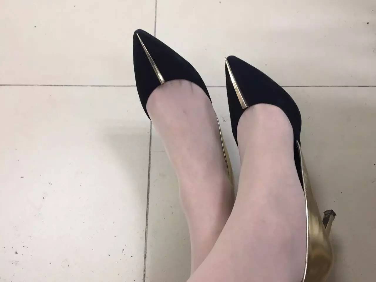 Achette雅氏女鞋怎样辨别真假，好看不磨脚、走路不累人的高跟鞋看这里