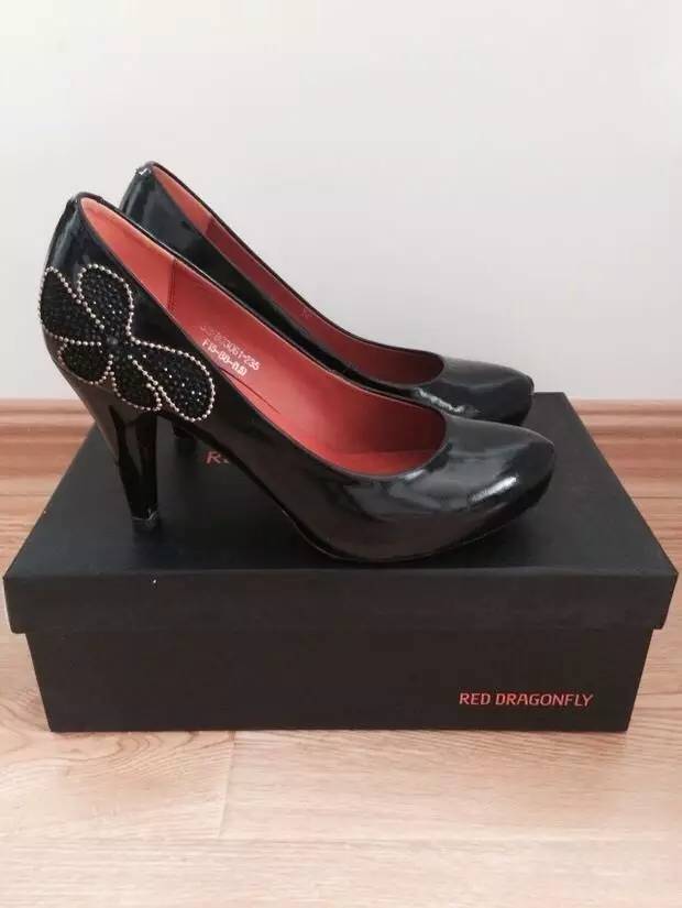 Achette雅氏女鞋怎样辨别真假，好看不磨脚、走路不累人的高跟鞋看这里