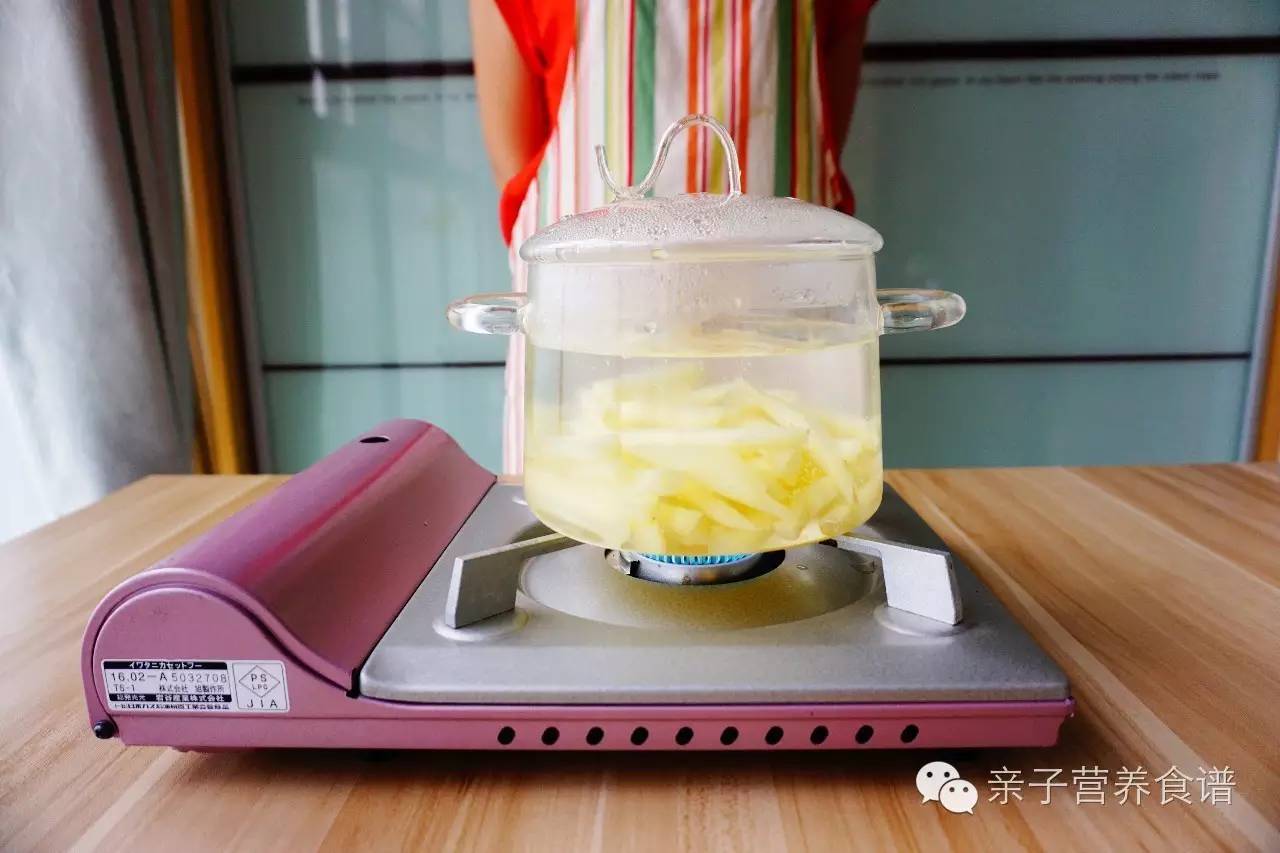 一岁宝宝薯条做法 健康辅食烤薯条最简单做法，一岁宝宝薯条做法（这样给宝宝做薯条好吃又健康）