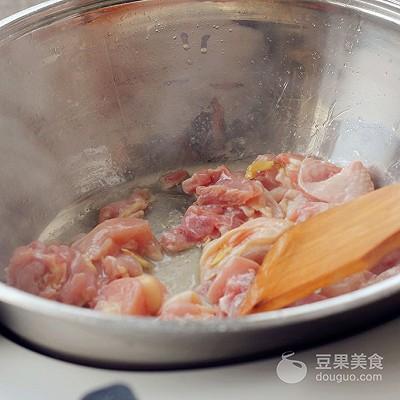 土豆炖鸡块的家常做法，土豆炖鸡块的最佳做法（香菇土豆炖鸡块的做法）